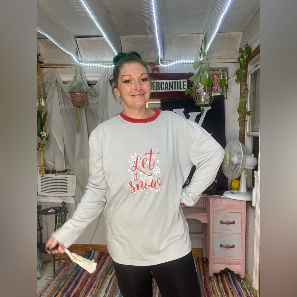 Christmas Holiday Snowflake Gray Let it Snow MultiSize XLarge  & 2Xlarge